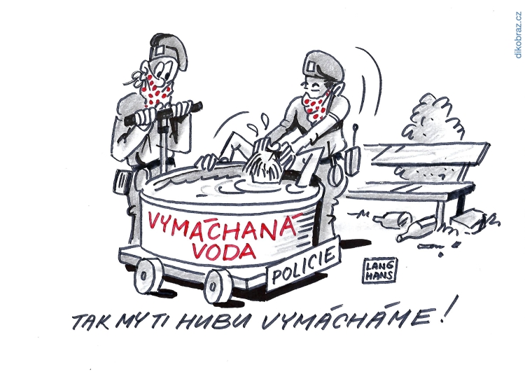 Pavel Langhans vtipy č.8378 - Povinné nošení roušek